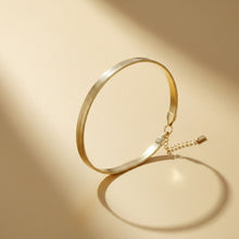 Load image into Gallery viewer, Mens 5.5mm Gold 18K Steel Herringbone Bracelet
